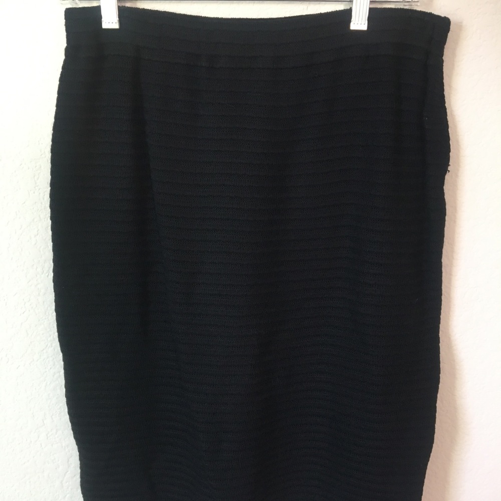 St John Knit Ribbed Black Midi Skirt